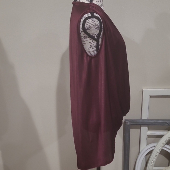 Harlowe and Graham Women's SZ S burgandy blouse festive holiday asymmetrical top - Picture 3 of 10